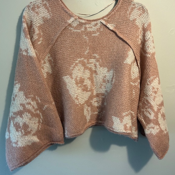 Free People pink oversized sweater- size medium - Picture 4 of 4